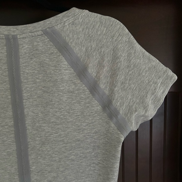 ATHLETA Gray Short Sleeve Crew Neck T-Shirt Athletic Dress Athleisure Preppy | M - Picture 12 of 16